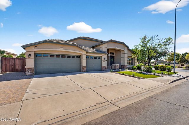 709 E PRESCOTT Drive, Chandler, AZ 85249