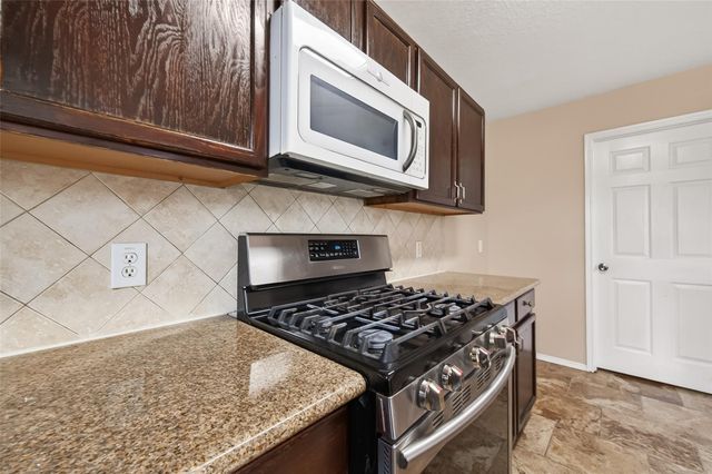 15007 Sugar Sands Drive, Sugar Land, TX 77498