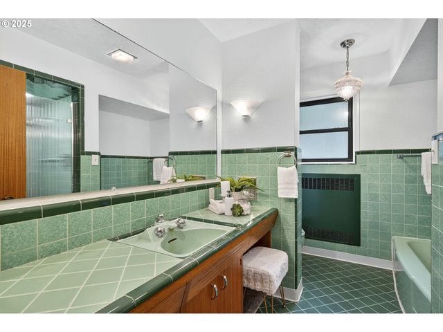 790 Se WEBBER St 401, Portland, OR 97202