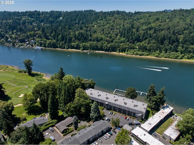 790 Se WEBBER St 401, Portland, OR 97202