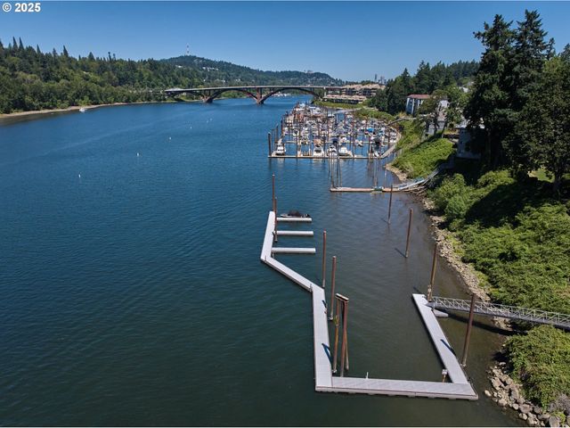 790 Se WEBBER St 401, Portland, OR 97202