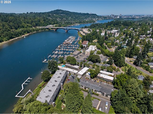 790 Se WEBBER St 401, Portland, OR 97202