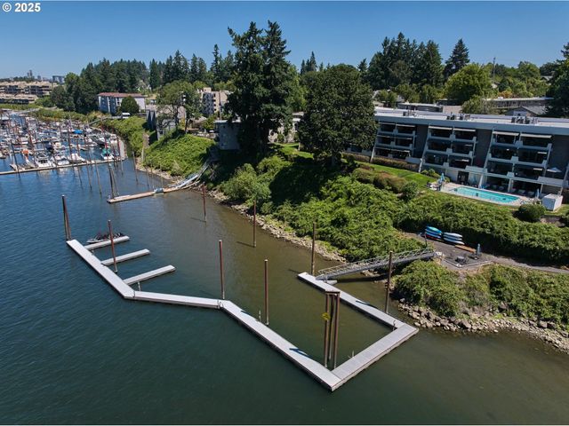 790 Se WEBBER St 401, Portland, OR 97202