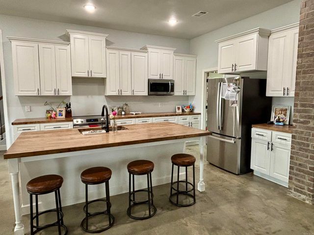 2110 Ponderosa Dr, Jonesboro, AR 72405