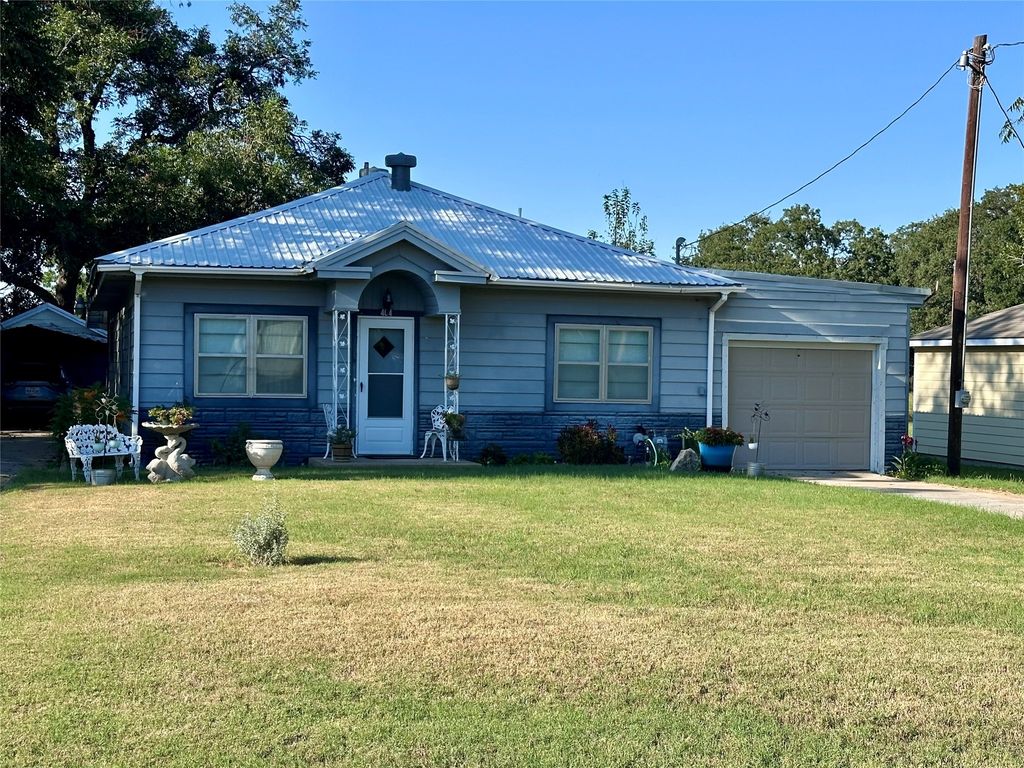 404 W Pioneer Street, Rising Star, TX 76471
