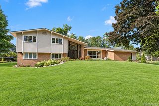 2564 Charel Court, West Bloomfield Charter Township, MI 48324