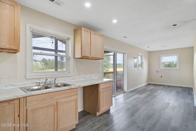 5882 Croomsbridge Road, Burgaw, NC 28425