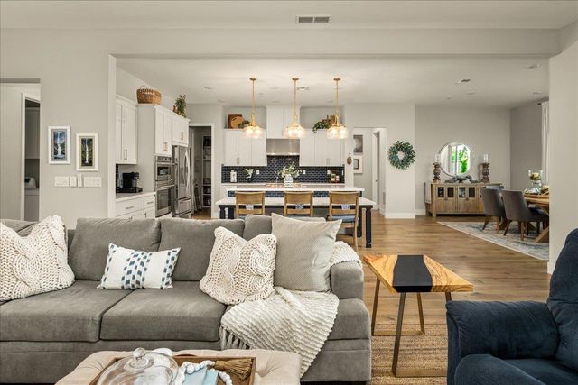 827 Lodge Way, Lincoln, CA 95648