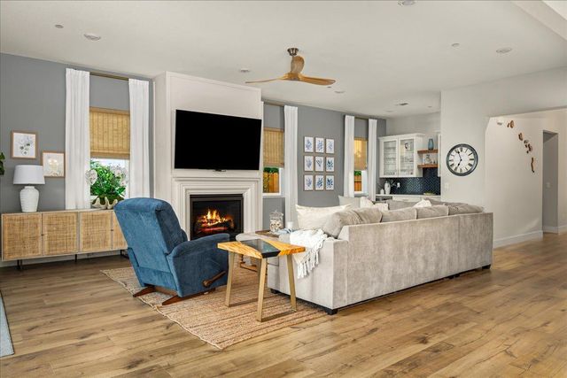 827 Lodge Way, Lincoln, CA 95648