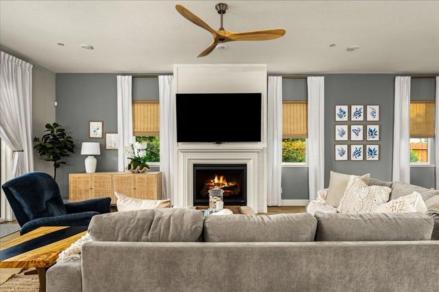 827 Lodge Way, Lincoln, CA 95648