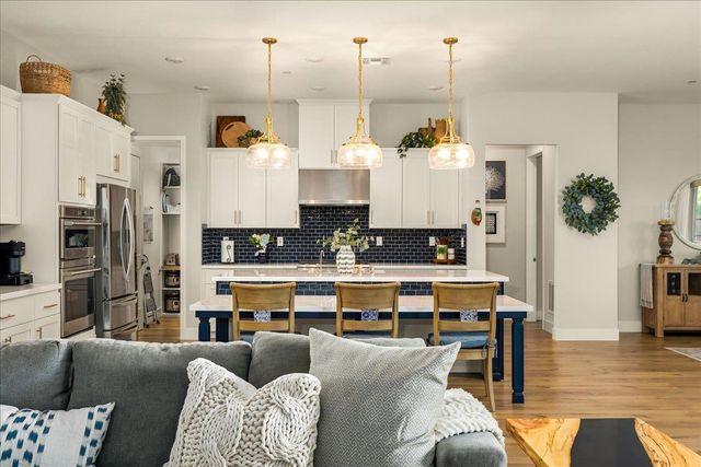 827 Lodge Way, Lincoln, CA 95648
