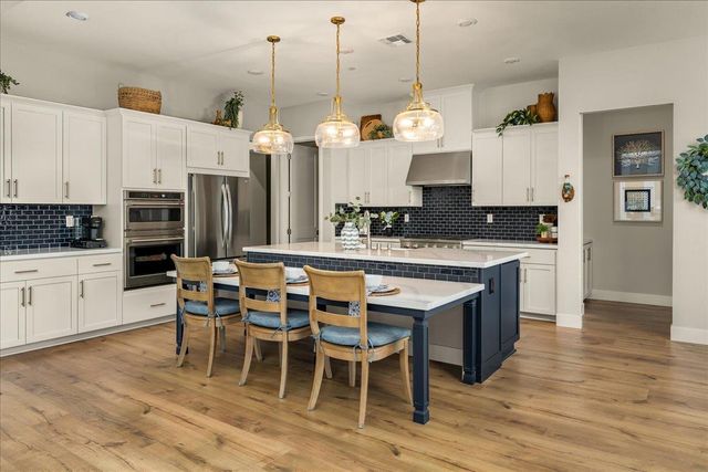 827 Lodge Way, Lincoln, CA 95648