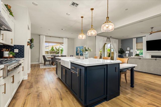 827 Lodge Way, Lincoln, CA 95648