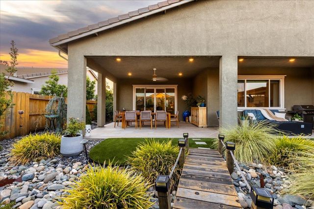 827 Lodge Way, Lincoln, CA 95648