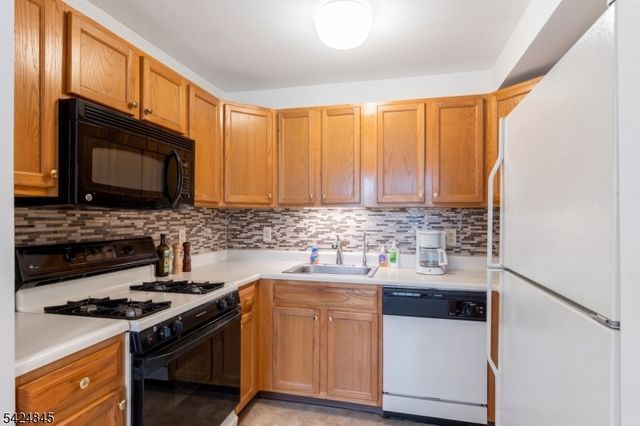 81 Park Edge 2K, Berkeley Heights Twp., NJ 07922