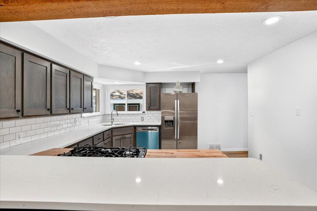 620 E Sunshine Street, Springfield, MO 65807