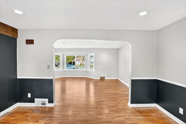 620 E Sunshine Street, Springfield, MO 65807