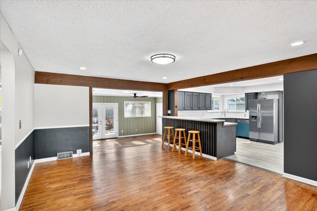 620 E Sunshine Street, Springfield, MO 65807