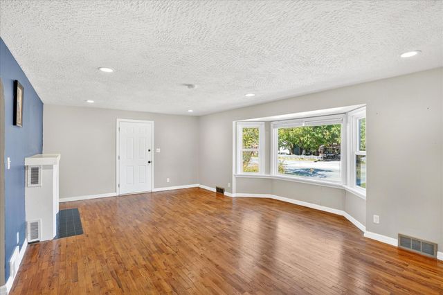 620 E Sunshine Street, Springfield, MO 65807