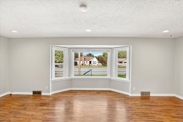 620 E Sunshine Street, Springfield, MO 65807