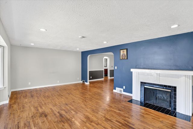 620 E Sunshine Street, Springfield, MO 65807