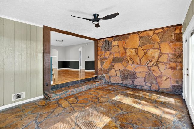 620 E Sunshine Street, Springfield, MO 65807