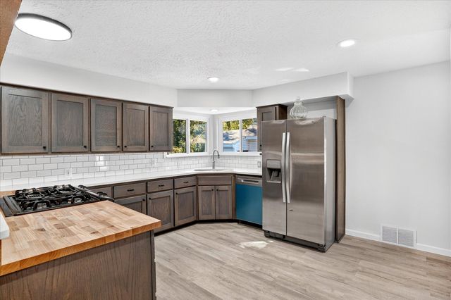 620 E Sunshine Street, Springfield, MO 65807