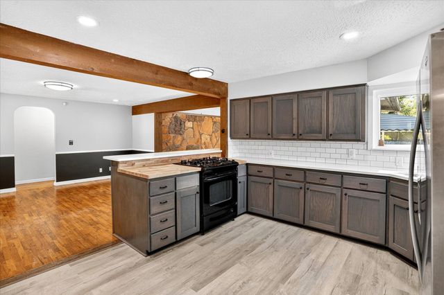 620 E Sunshine Street, Springfield, MO 65807