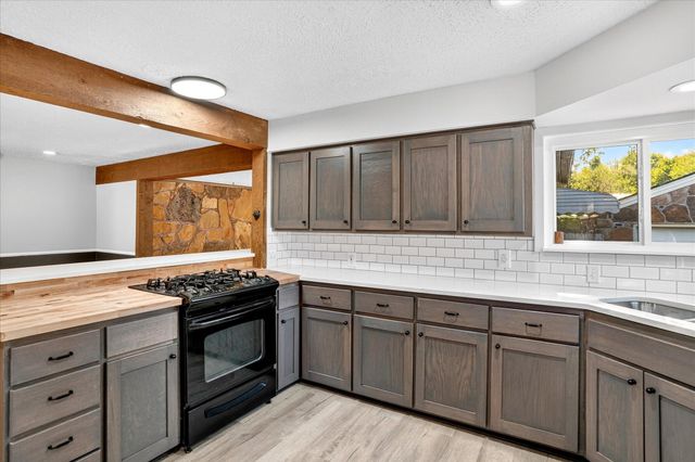 620 E Sunshine Street, Springfield, MO 65807