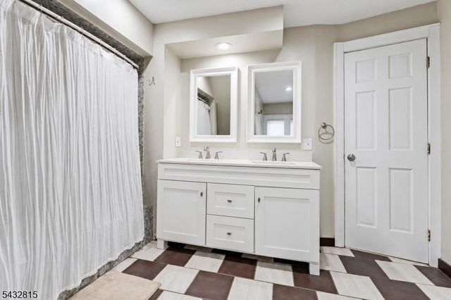 15 Center St, Mount Olive Twp., NJ 07828