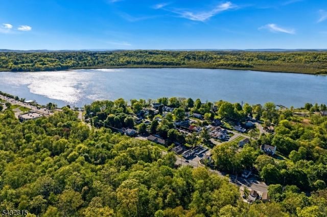 15 Center St, Mount Olive Twp., NJ 07828