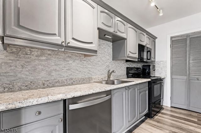 15 Center St, Mount Olive Twp., NJ 07828
