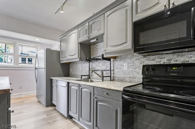 15 Center St, Mount Olive Twp., NJ 07828