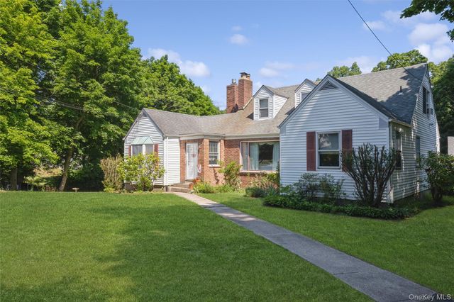 199 N Country Road, Port Jefferson, NY 11777