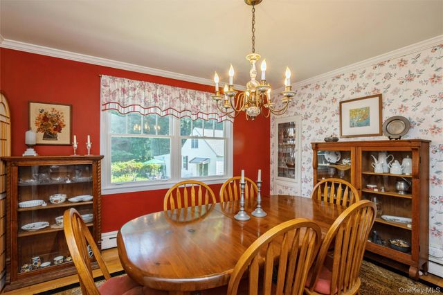 199 N Country Road, Port Jefferson, NY 11777