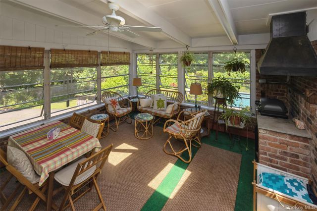 199 N Country Road, Port Jefferson, NY 11777