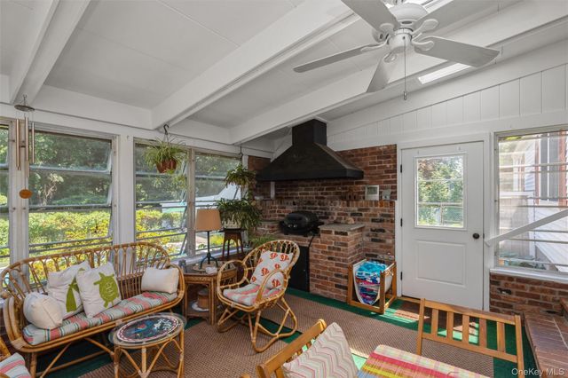 199 N Country Road, Port Jefferson, NY 11777