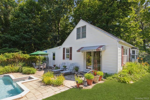 199 N Country Road, Port Jefferson, NY 11777