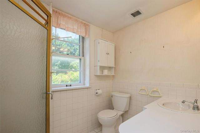 199 N Country Road, Port Jefferson, NY 11777