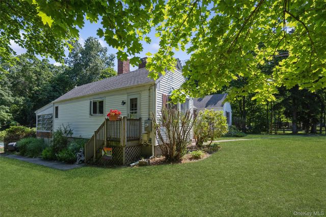 199 N Country Road, Port Jefferson, NY 11777