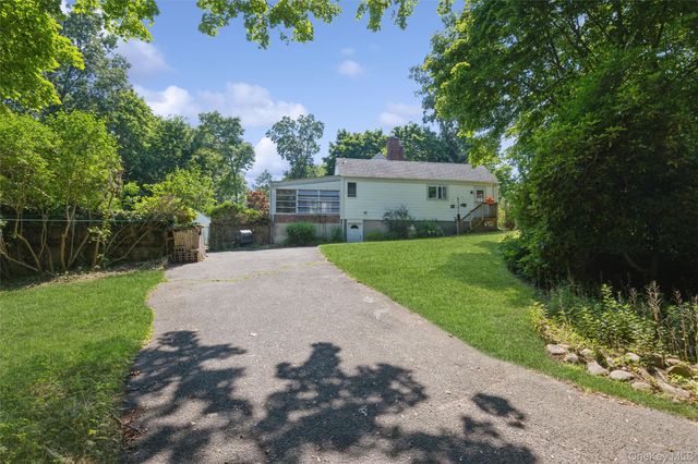 199 N Country Road, Port Jefferson, NY 11777