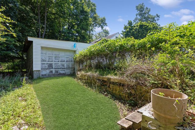 199 N Country Road, Port Jefferson, NY 11777