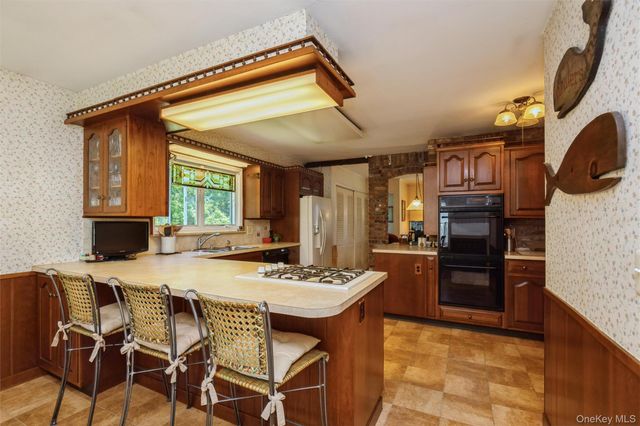 199 N Country Road, Port Jefferson, NY 11777