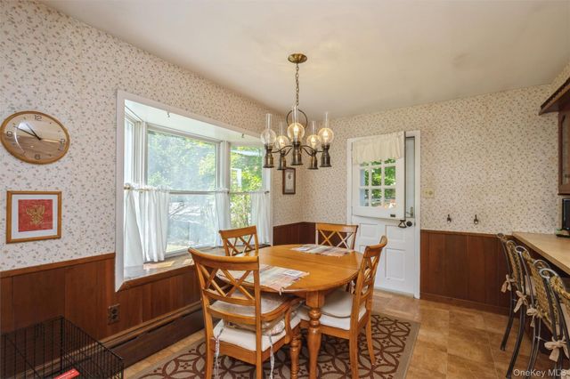 199 N Country Road, Port Jefferson, NY 11777