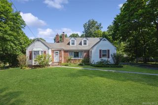 199 N Country Road, Port Jefferson, NY 11777
