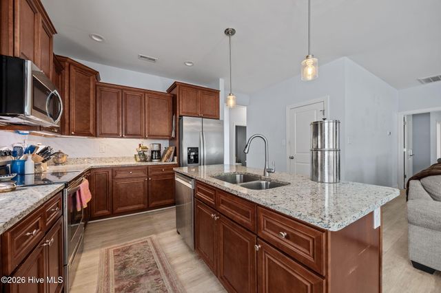 505 Diamond Ridge Court, Hubert, NC 28539