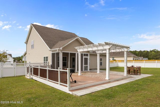 505 Diamond Ridge Court, Hubert, NC 28539