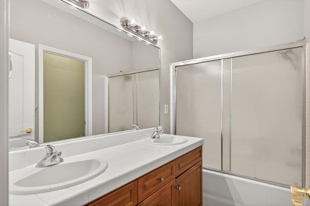 714 W Riviera Lane, Clovis, CA 93619