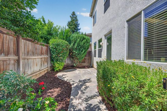 714 W Riviera Lane, Clovis, CA 93619