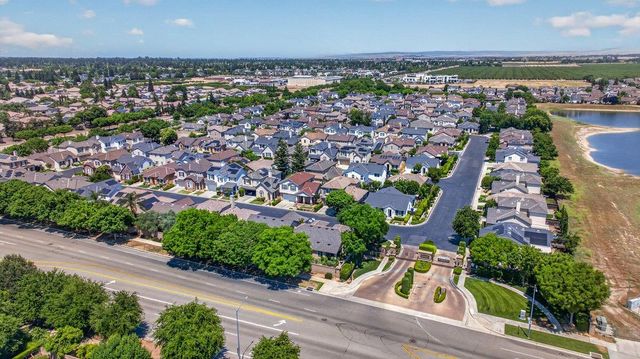 714 W Riviera Lane, Clovis, CA 93619